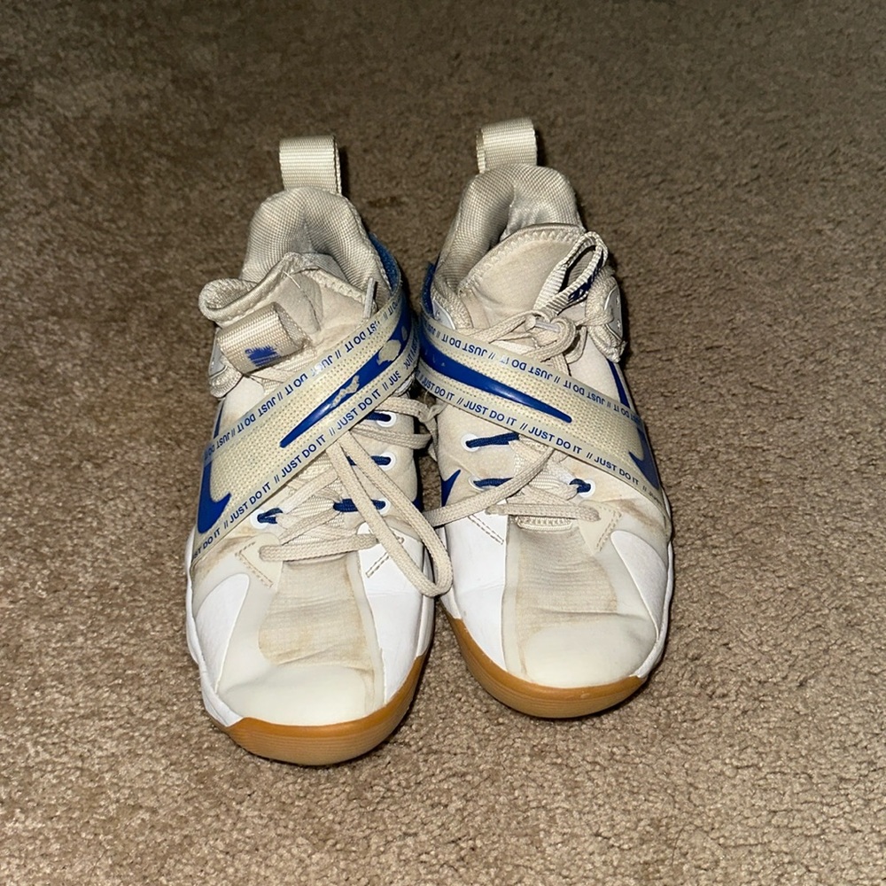 Size 7 Nike volleyball shoes